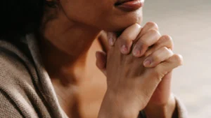 closeup photo of women's hands while praying